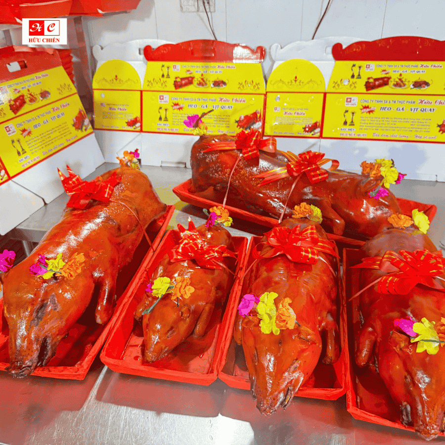 mam-cung-khai-truong-co-heo-quay