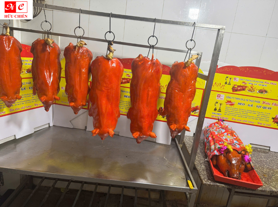 hinh-anh-thuc-te-tai-heo-quay-huu-chien-1